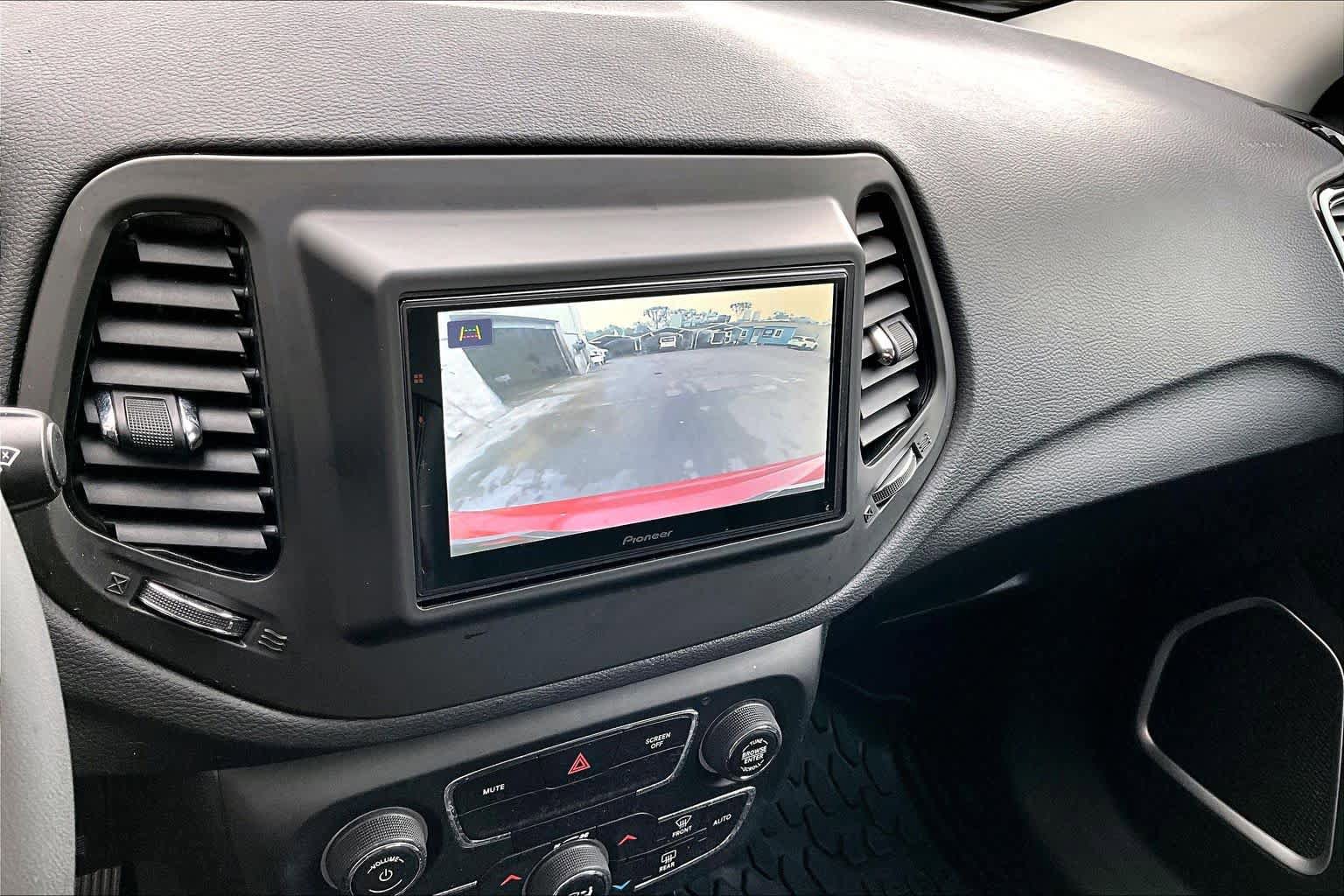 Used 2021 Jeep Compass Latitude image 29