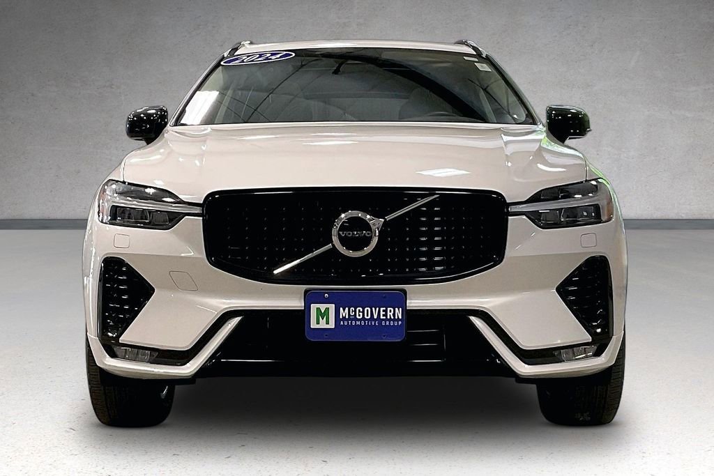 Used 2024 Volvo XC60 B5 Core w/ Protection Package Premier AWD/4WD image 2