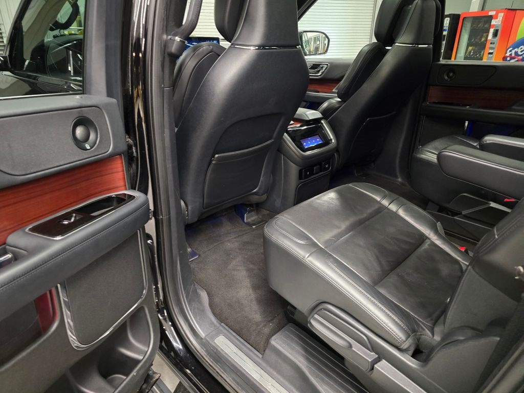 Used 2023 Lincoln Navigator L Reserve AWD/4WD image 33