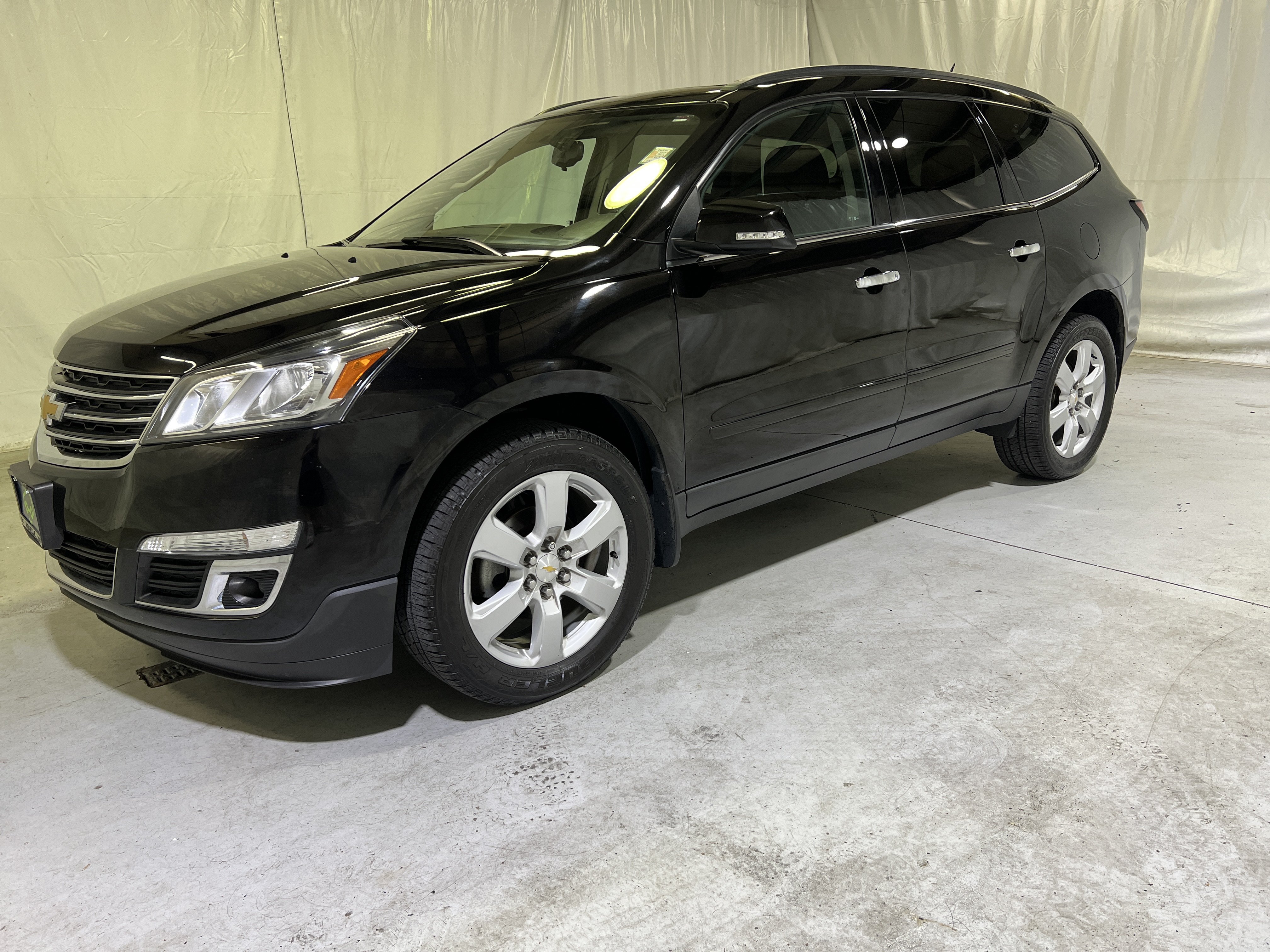 Used 2017 Chevrolet Traverse LT w/ Style and Technology Package FWD image 6