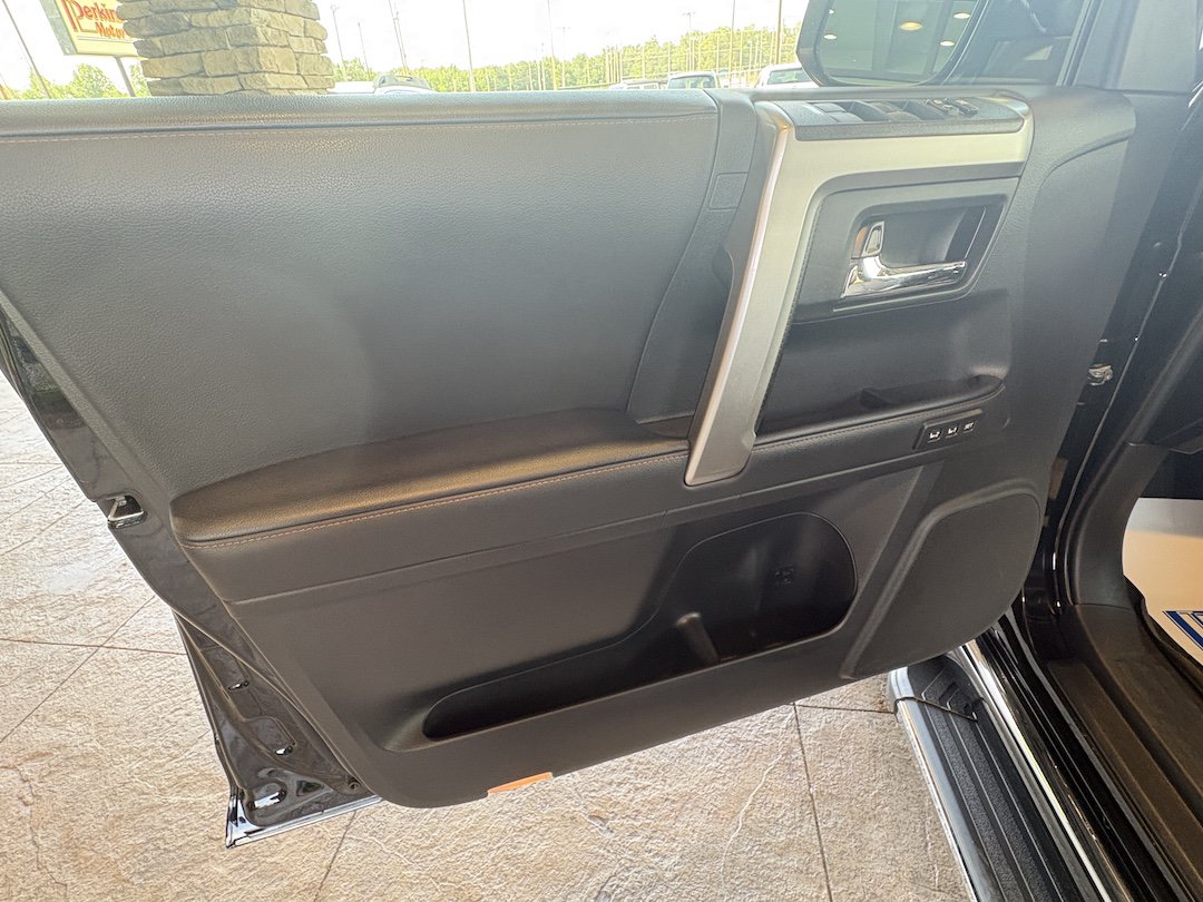 Used 2023 Toyota 4Runner Limited AWD/4WD image 23