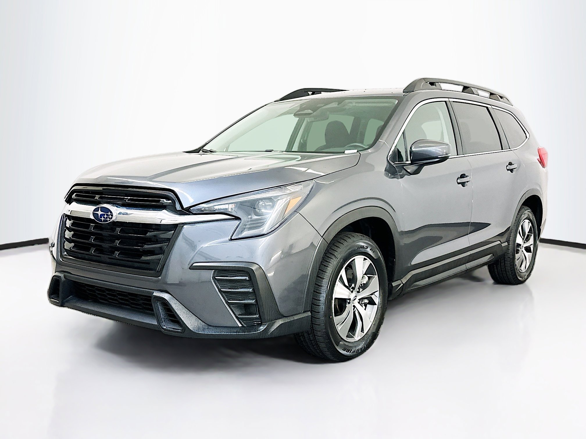 Used 2025 Subaru Ascent Premium image 3