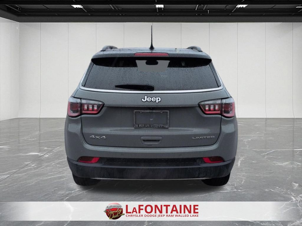 Used 2023 Jeep Compass Limited image 4