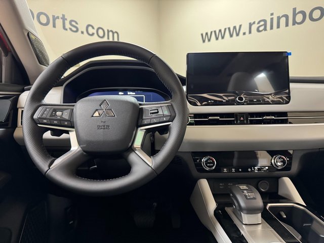 New 2025 Mitsubishi Outlander SE image 9