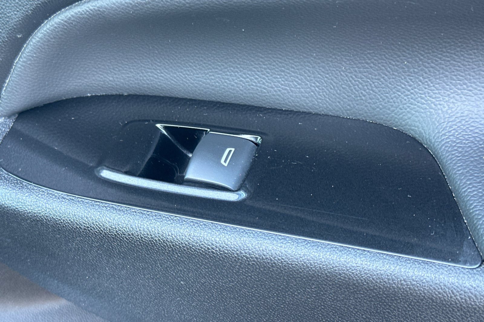 Used 2023 Chevrolet Equinox Premier FWD image 21