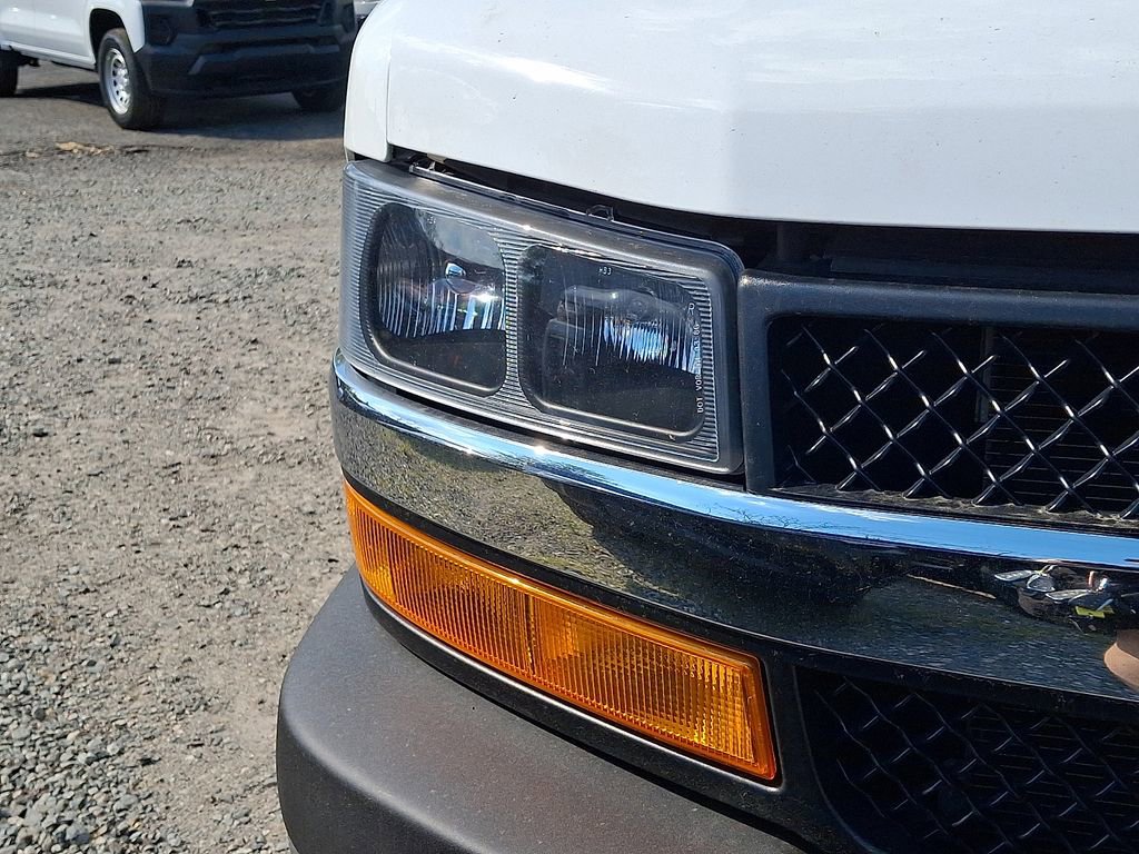Used 2025 Chevrolet Express 2500 w/ Driver Convenience Package RWD image 35