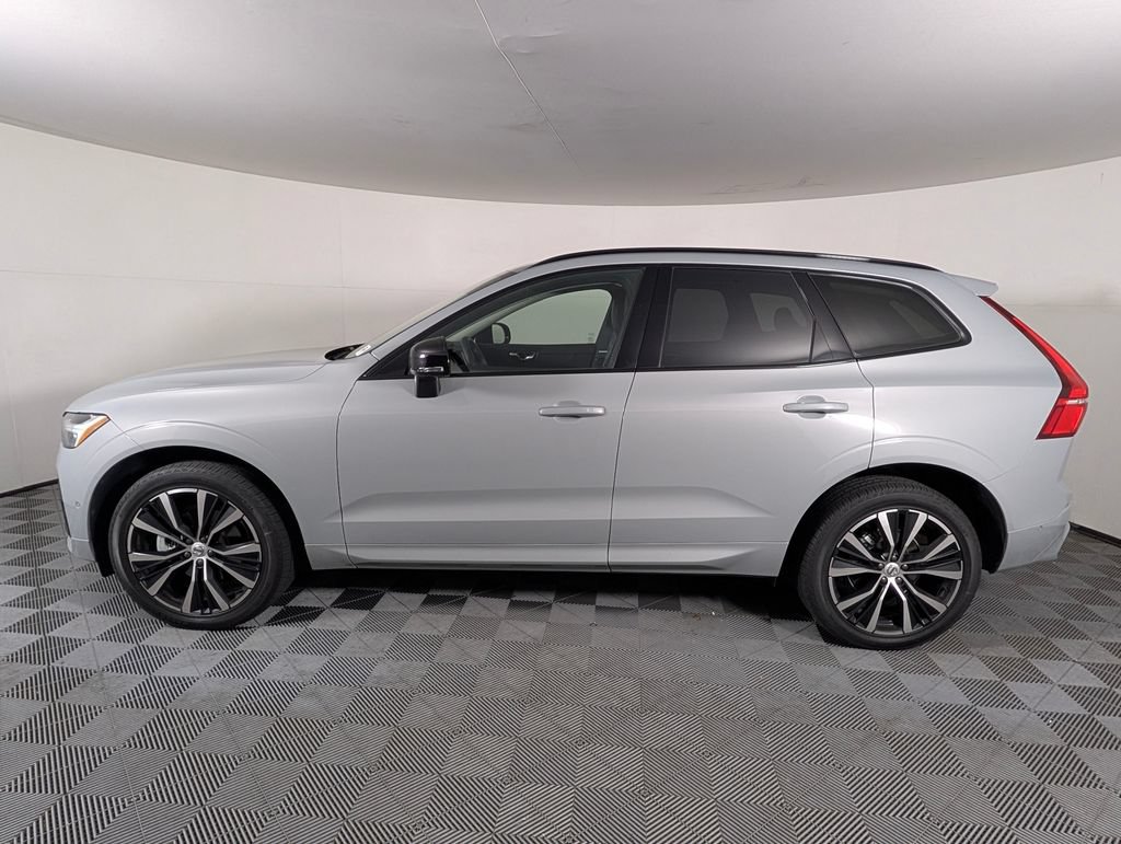 Used 2025 Volvo XC60 B5 Plus AWD/4WD image 2