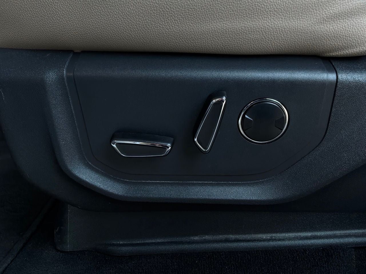 Used 2024 Ford Expedition Limited RWD image 11