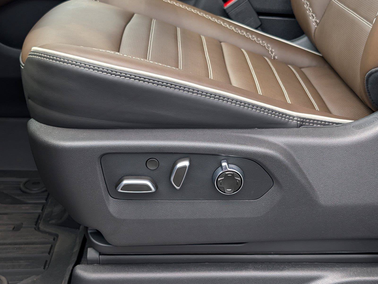 New 2026 GMC Yukon XL Denali Ultimate w/ LPO, Floor Liner Package AWD/4WD image 11