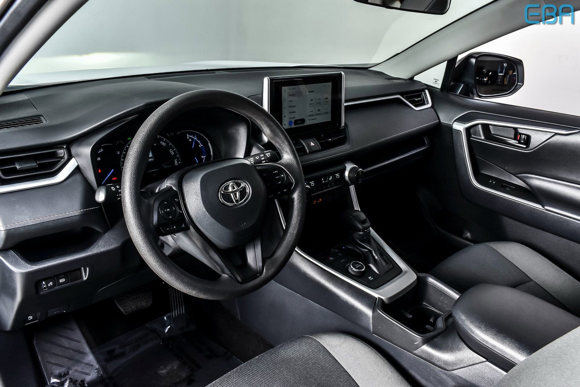 Used 2025 Toyota RAV4 LE AWD/4WD image 17