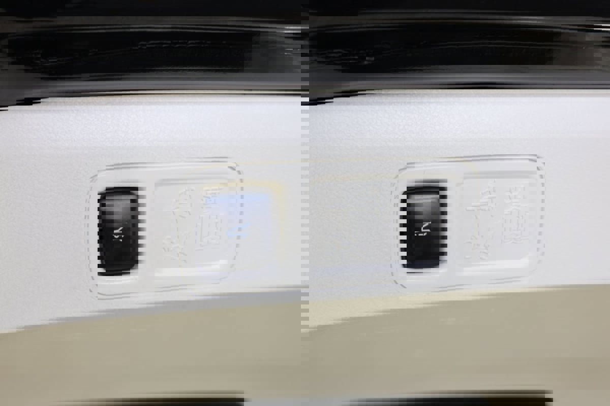 Used 2020 Lincoln Navigator L Black Label w/ Cargo Convenience Package image 49