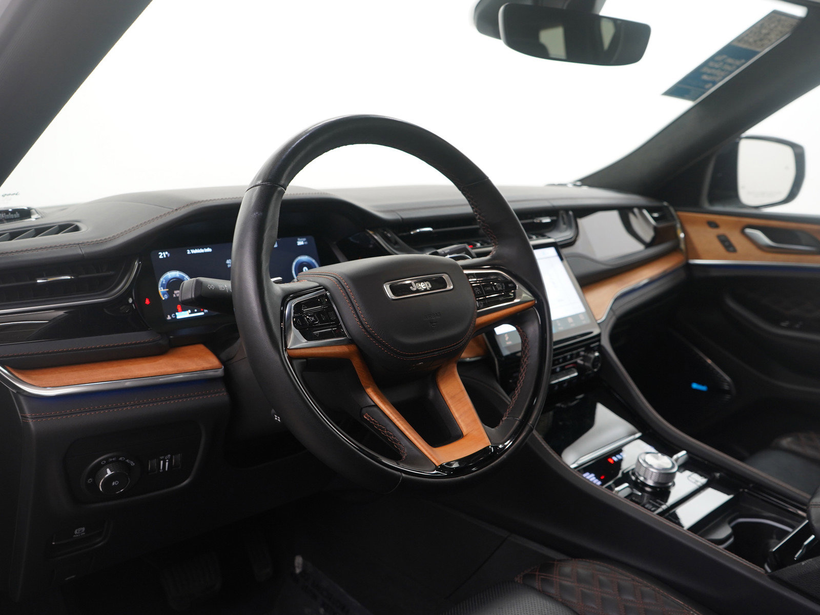 Used 2023 Jeep Grand Cherokee L Summit image 18