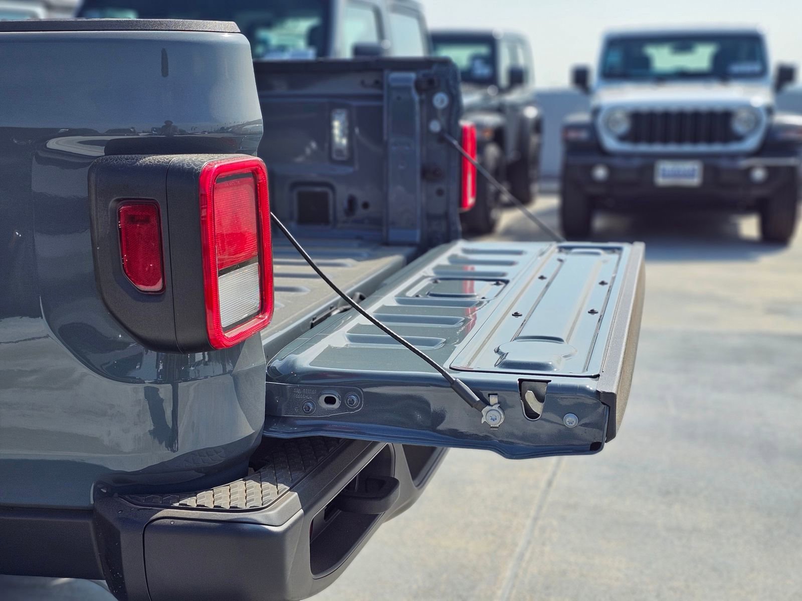 New 2026 Jeep Gladiator Sport AWD/4WD image 7