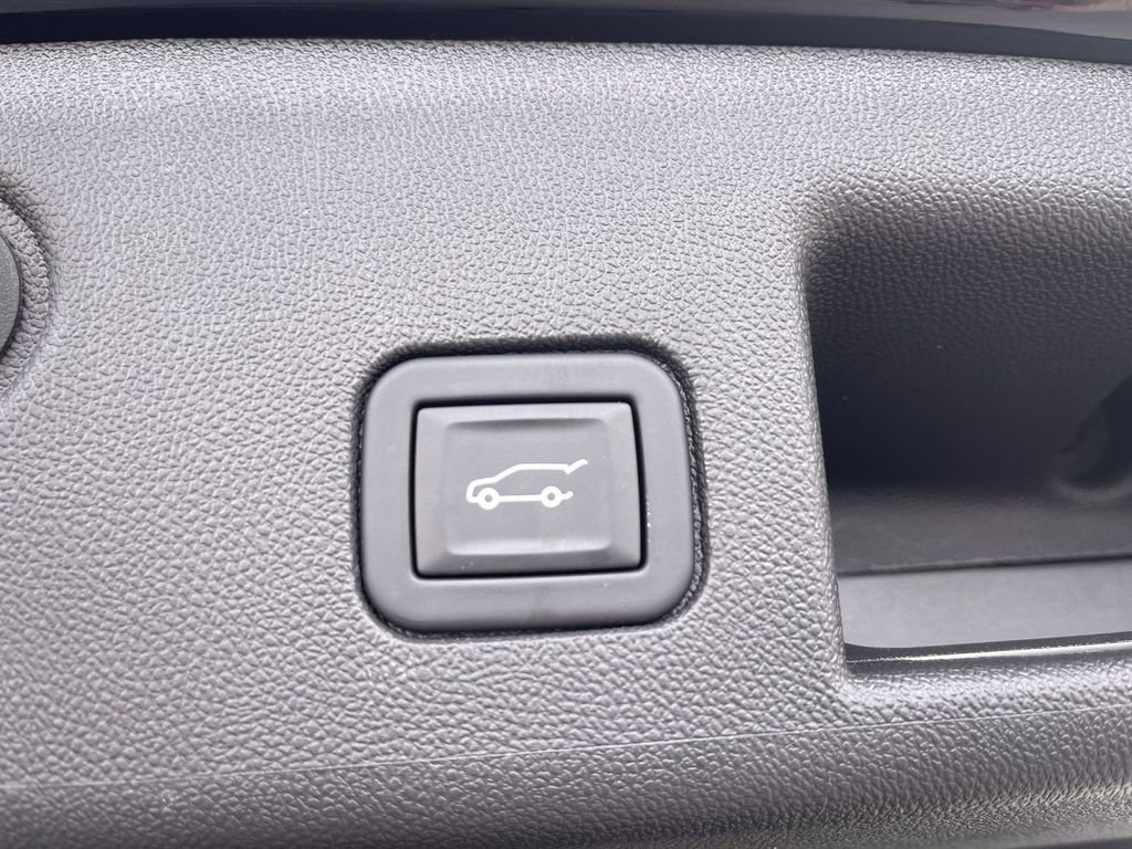 Used 2023 Chevrolet Equinox RS w/ LPO, Cargo Package image 16