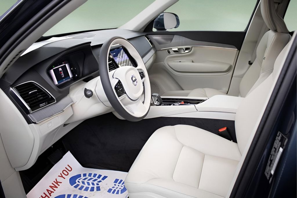 Certified 2025 Volvo XC90 B6 Plus w/ Protection Package Premier image 28
