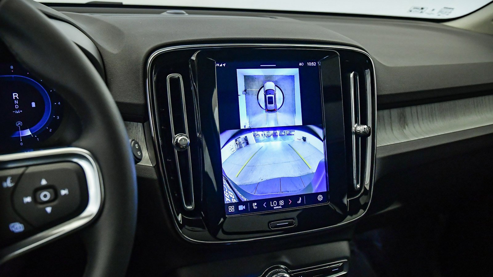 Certified 2025 Volvo XC40 B5 Plus w/ Climate Package image 26