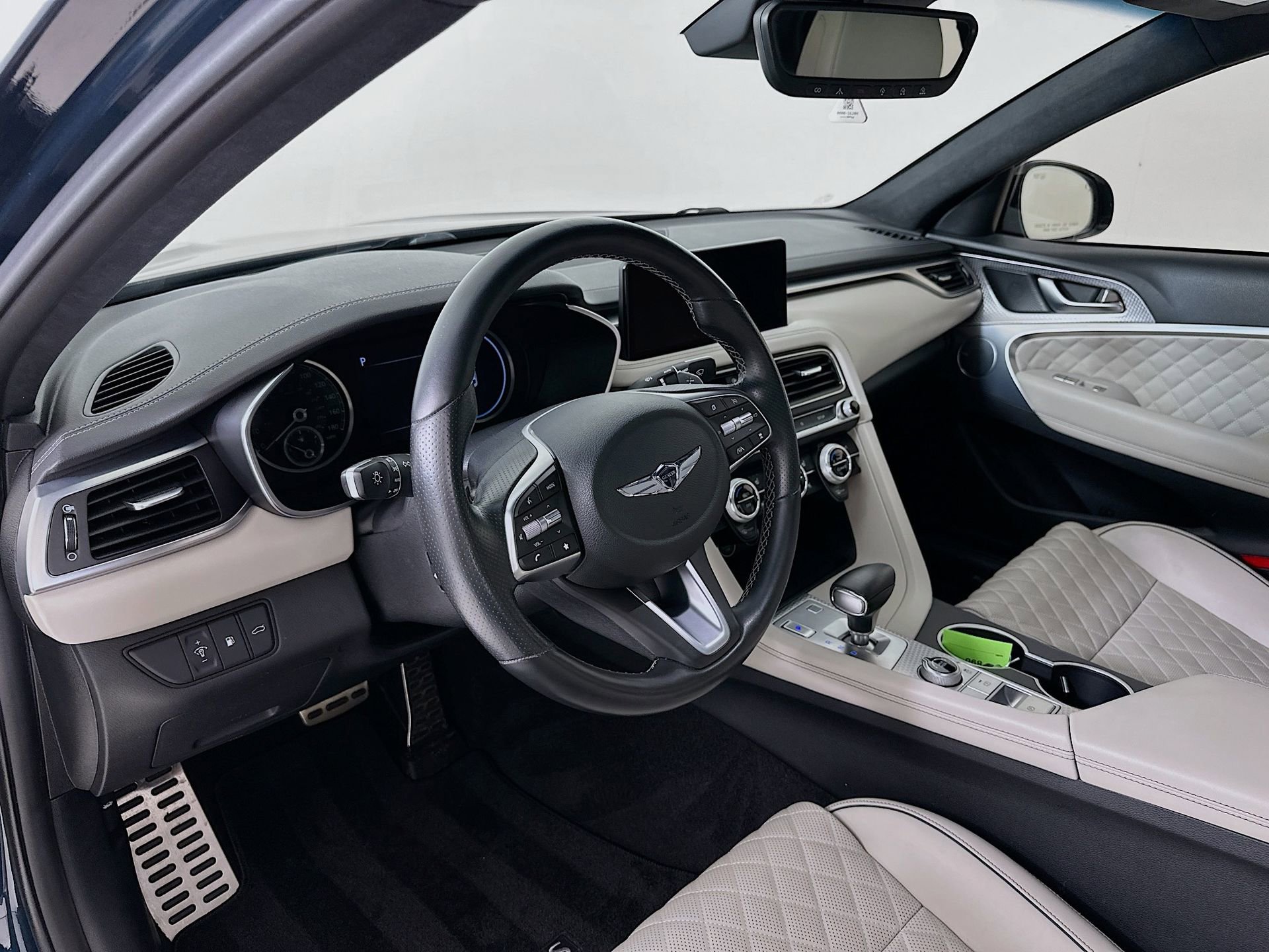 Used 2022 Genesis G70 3.3T w/ Sport Prestige Package image 10