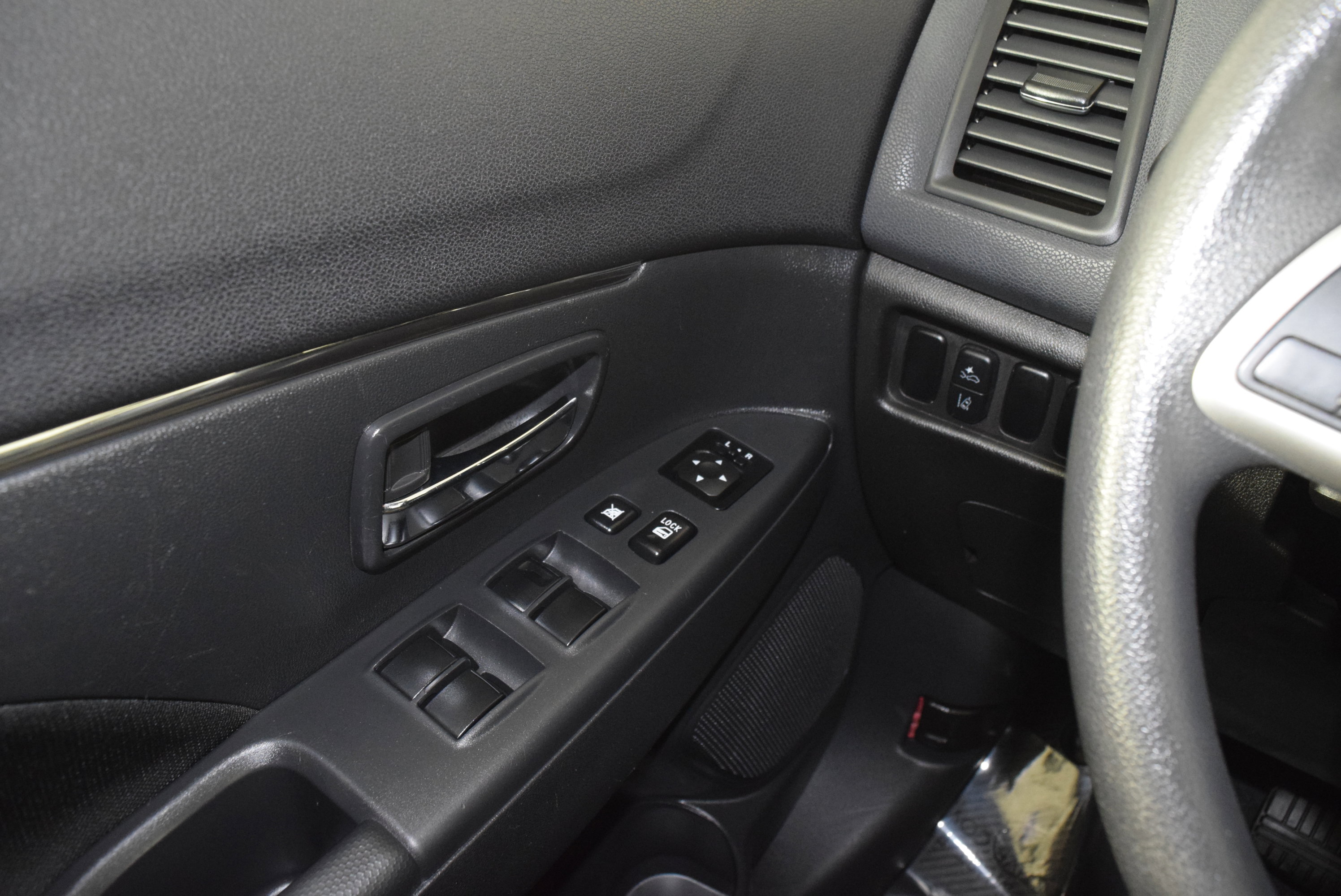 Used 2023 Mitsubishi Outlander Sport ES AWD/4WD image 31