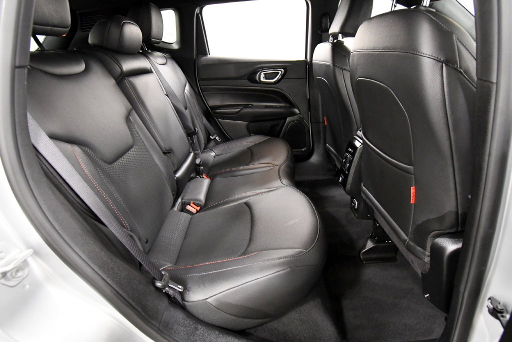 Used 2025 Jeep Compass Trailhawk AWD/4WD image 17