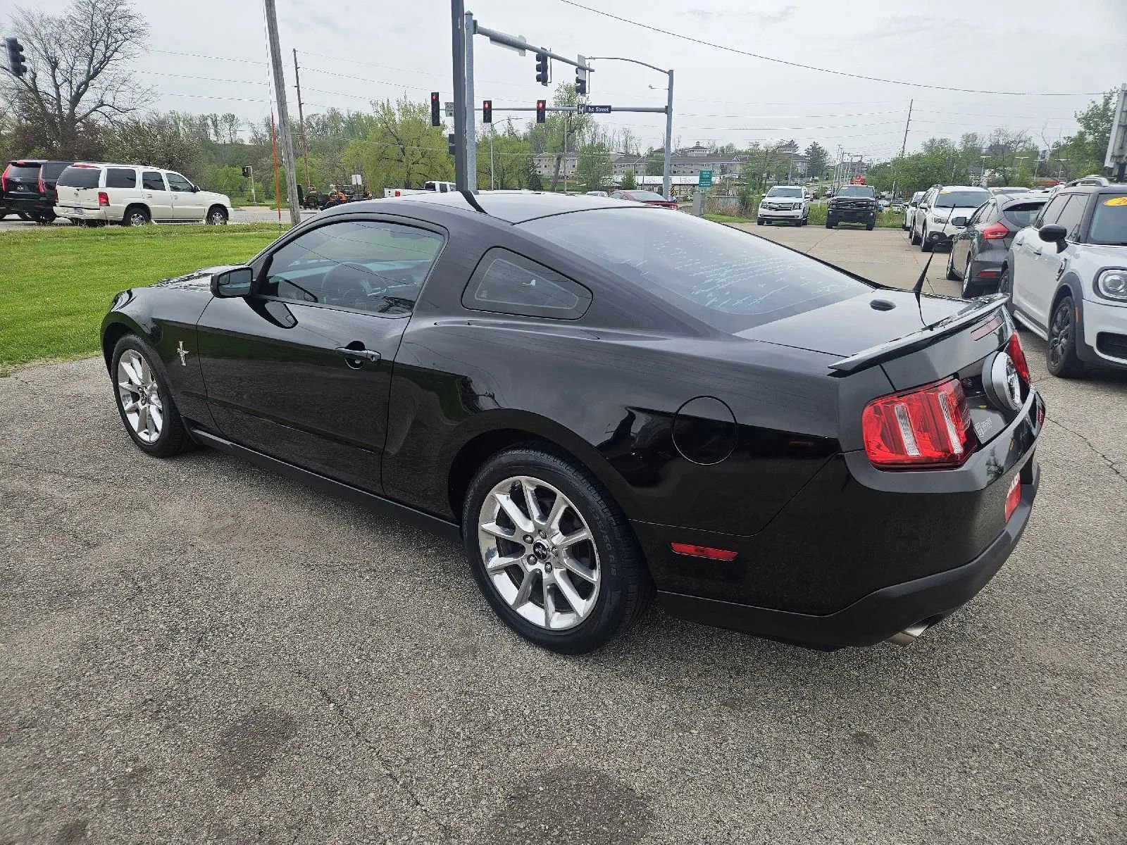 Used 2011 Ford Mustang Premium w/ 202A Rapid Spec Order Code RWD image 8