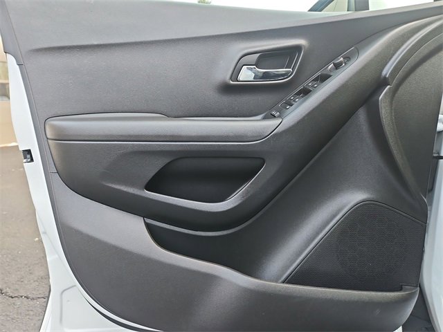 Used 2020 Chevrolet Trax LT w/ LT Convenience Package image 21