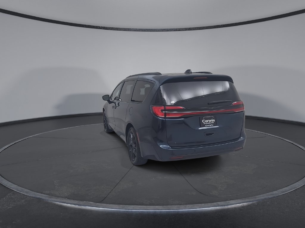 Certified 2025 Chrysler Pacifica Limited FWD image 14