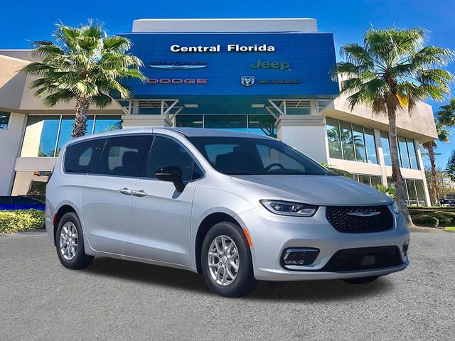 New 2026 Chrysler Pacifica Select image 2