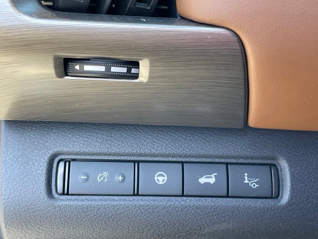 Certified 2022 Nissan Pathfinder Platinum w/ Cargo Package AWD/4WD image 16