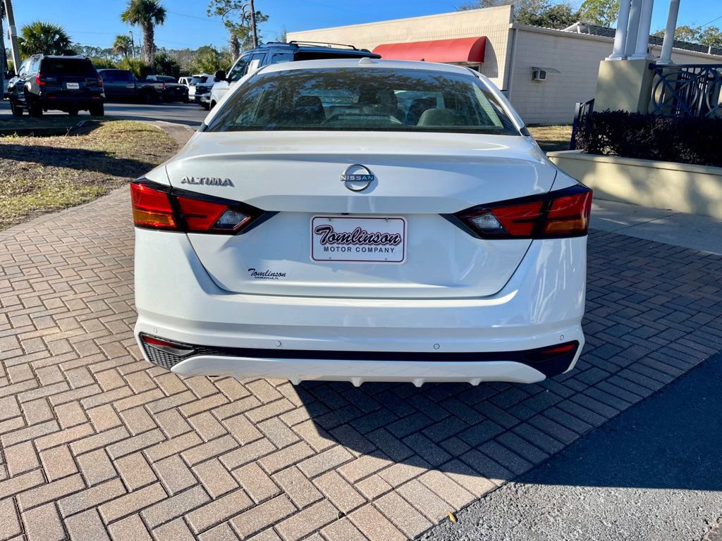 Used 2025 Nissan Altima 2.5 SV FWD image 4