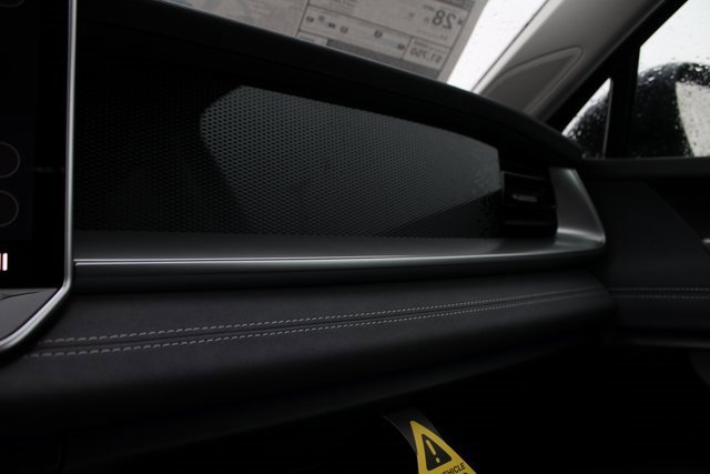 New 2026 Volkswagen Tiguan SE image 9