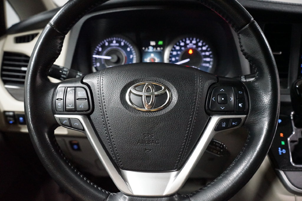 Certified 2020 Toyota Sienna XLE Premium FWD image 12