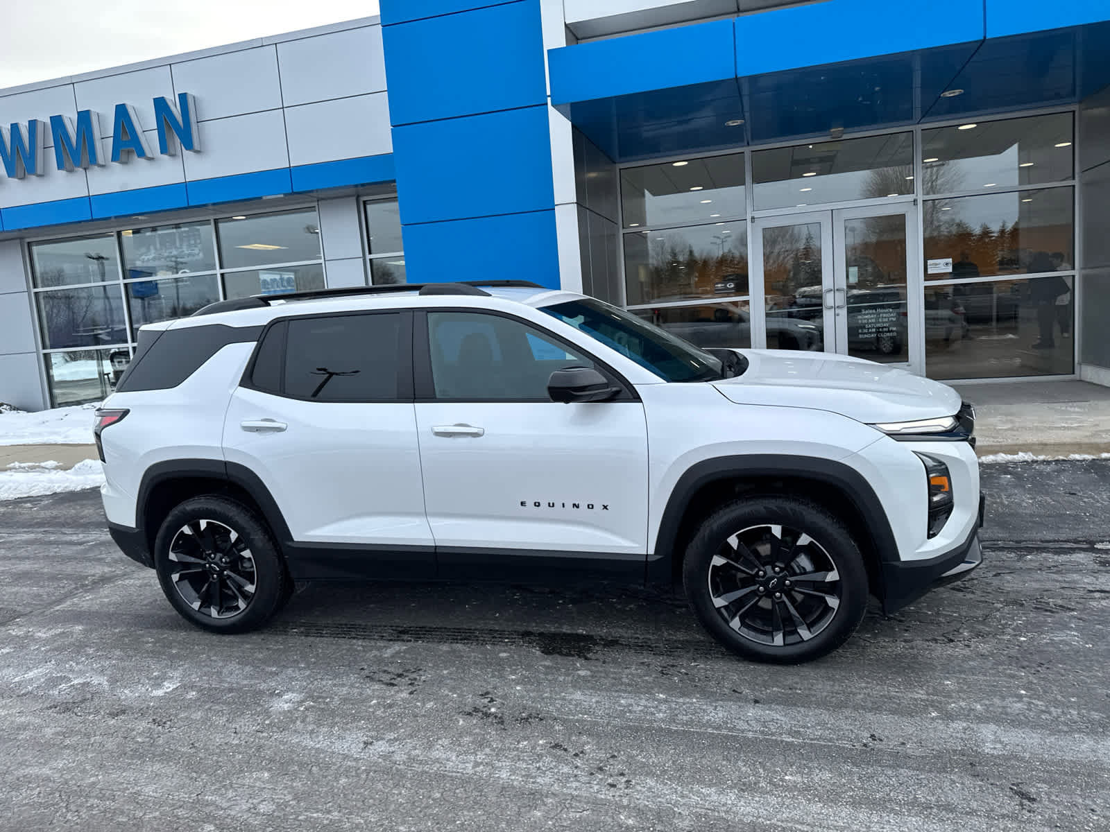 Used 2025 Chevrolet Equinox RS w/ Safety and Technology Package image 2