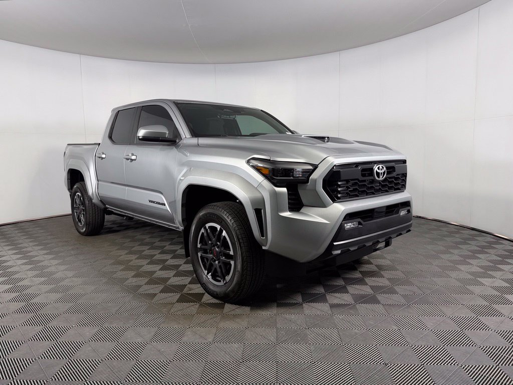Used 2024 Toyota Tacoma TRD Sport AWD/4WD image 4