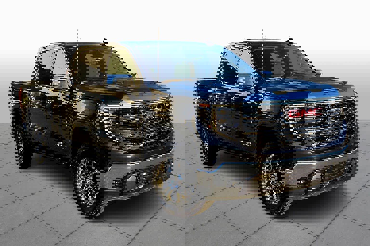 Used 2025 GMC Sierra 1500 SLT image 2