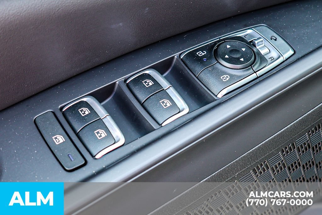 Used 2025 Kia Carnival SX w/ SX Dark Edition Package FWD image 49