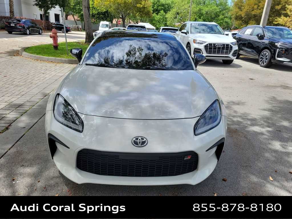 Used 2022 Toyota GR86 image 3
