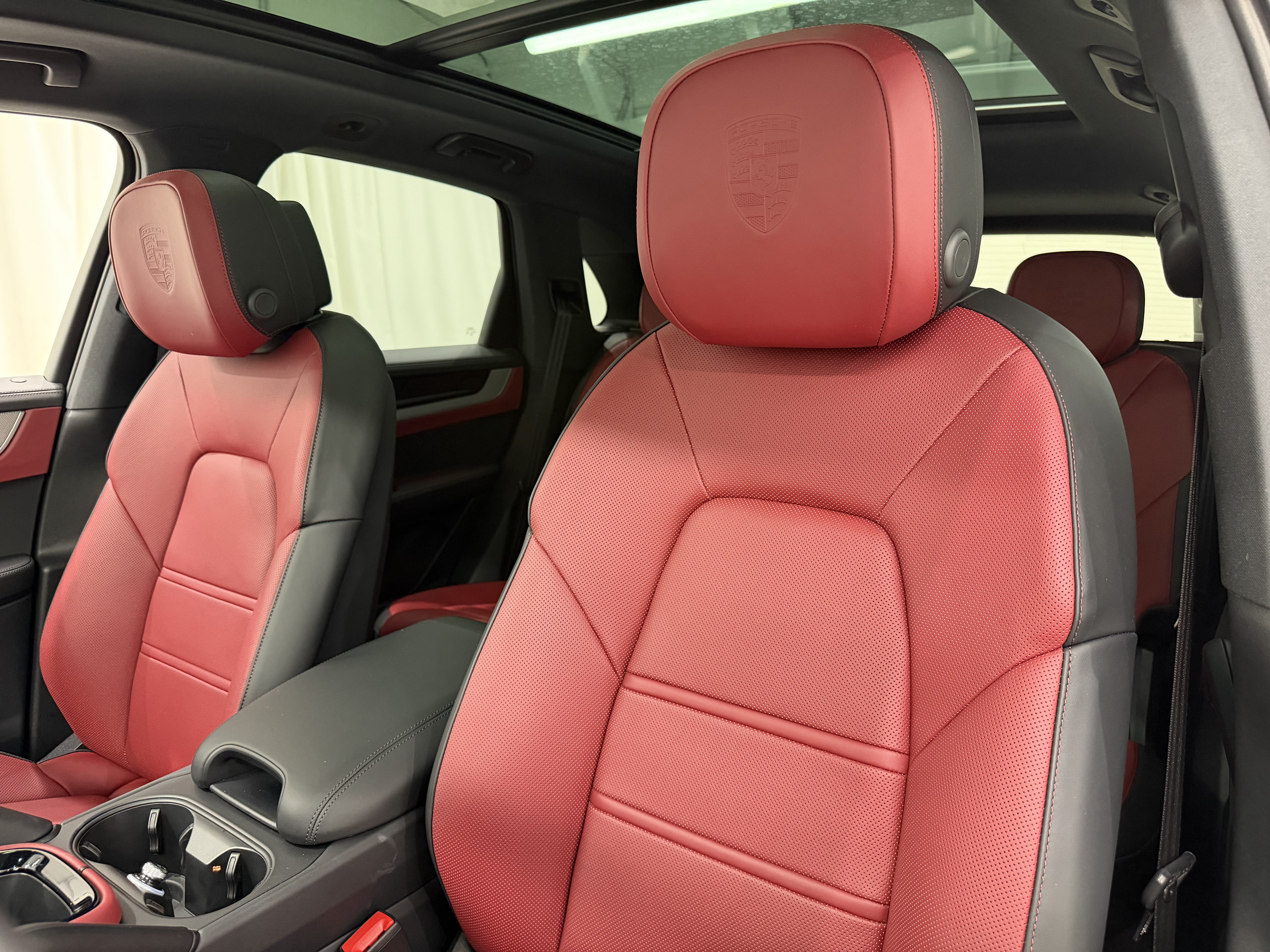 Certified 2025 Porsche Cayenne S AWD/4WD image 5