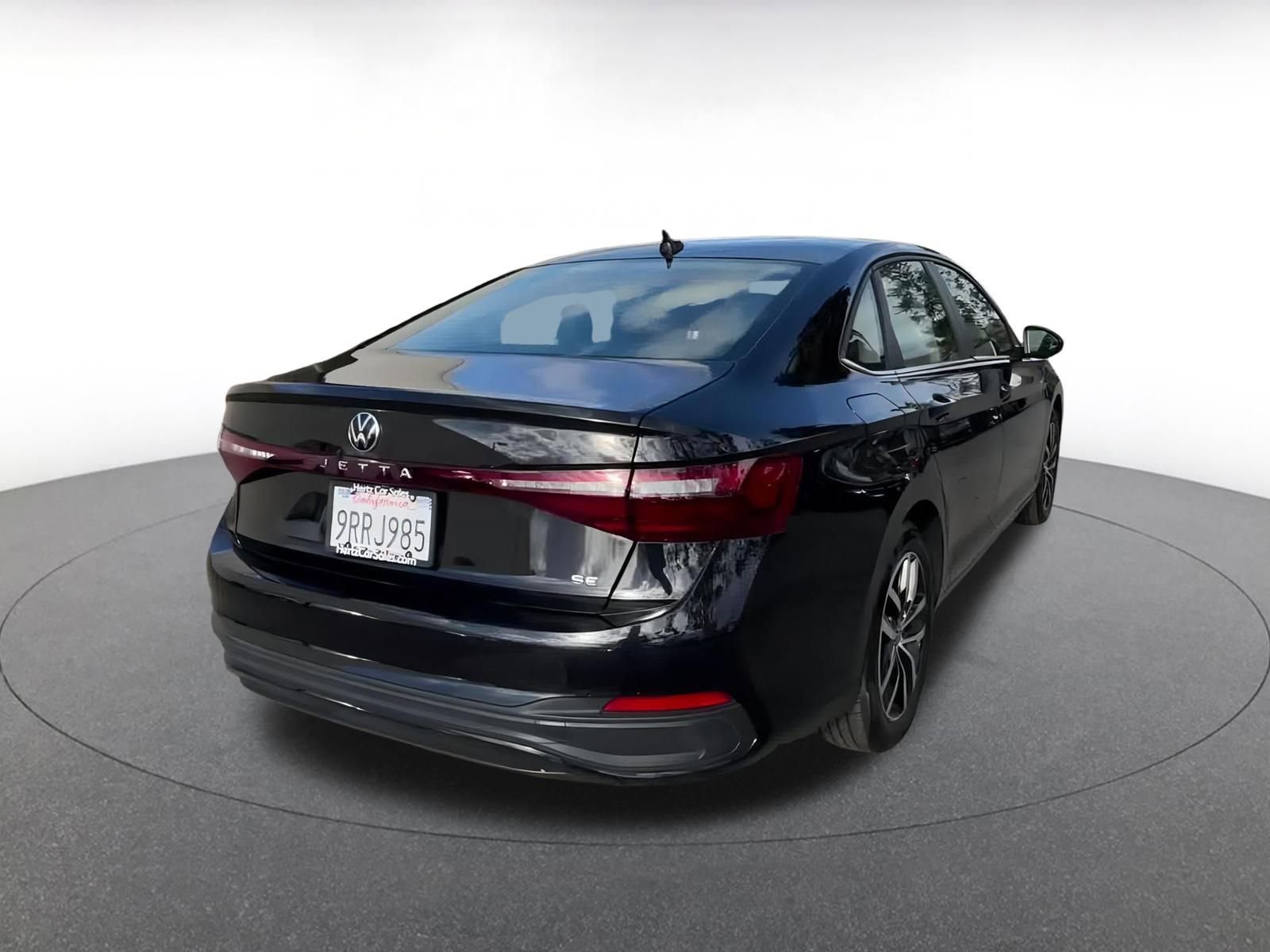 Used 2025 Volkswagen Jetta SE image 14