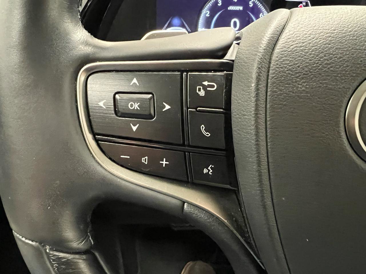 Used 2022 Lexus ES 350 Ultra Luxury w/ Accessory Package 2 image 29