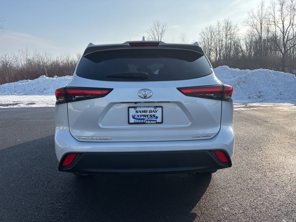 Used 2023 Toyota Highlander XLE image 6