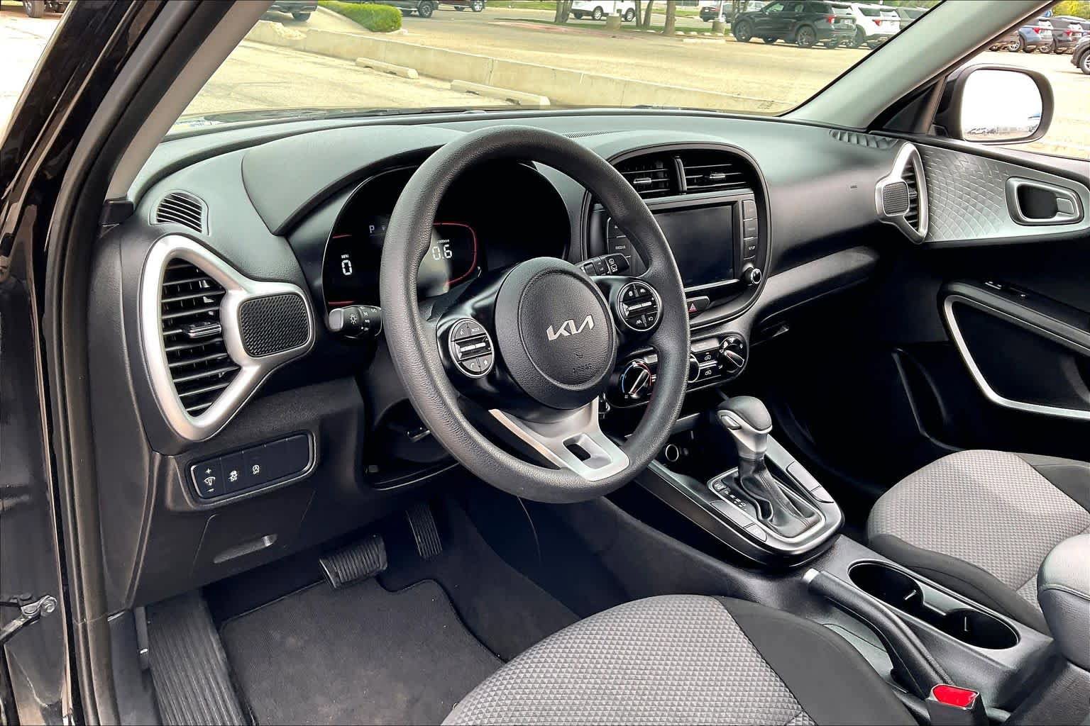 Used 2024 Kia Soul LX w/ Option Group 015 FWD image 16