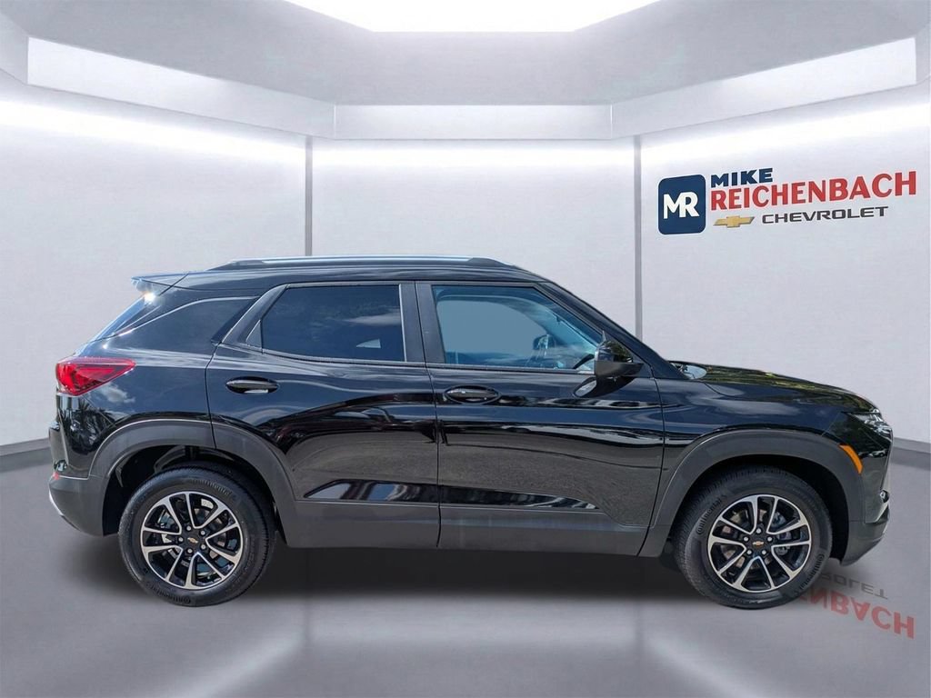Used 2026 Chevrolet TrailBlazer LT FWD image 3
