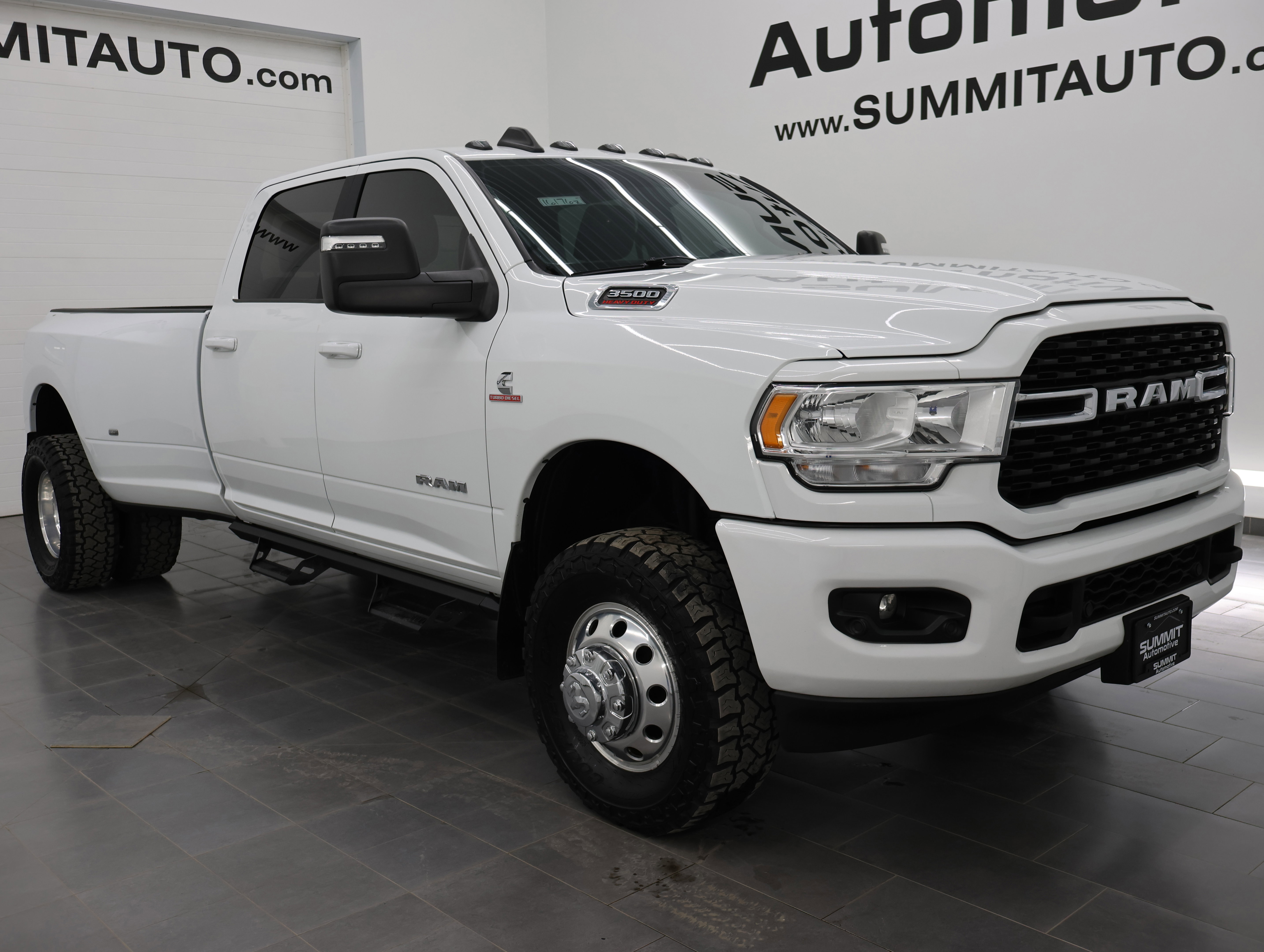 Used 2024 RAM 3500 Big Horn w/ Sport Appearance Package image 2
