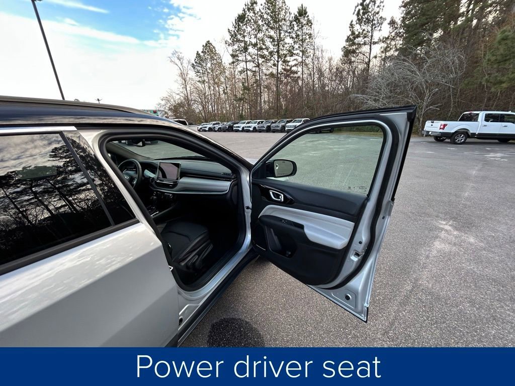 Used 2024 Jeep Compass Limited image 23