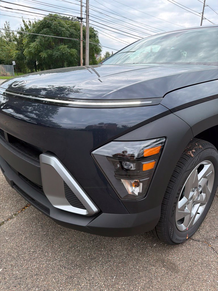 New 2027 Hyundai Kona SE AWD/4WD image 9