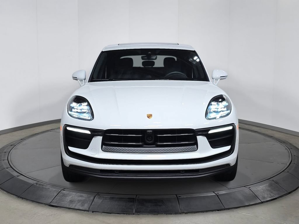 Certified 2025 Porsche Macan AWD/4WD image 10
