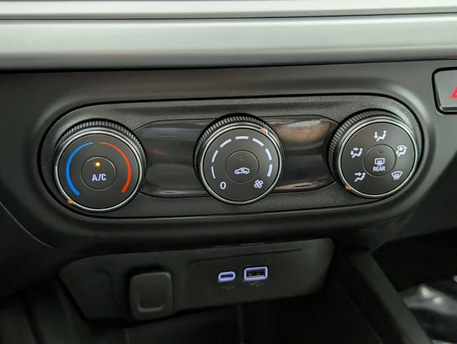 Certified 2025 Chevrolet Trax LS image 32