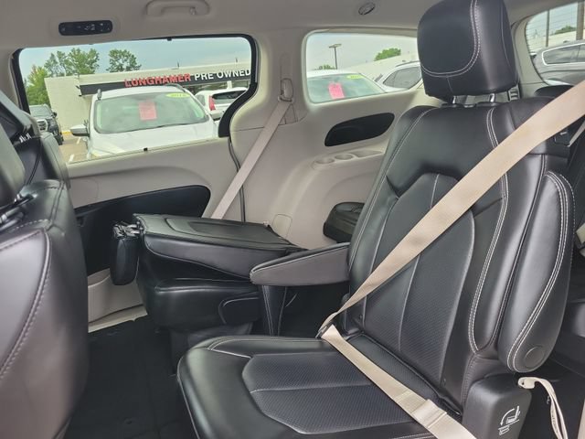 Used 2023 Chrysler Pacifica Touring-L FWD image 25