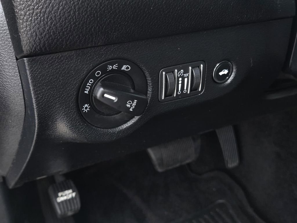 Used 2018 Dodge Challenger R/T image 15