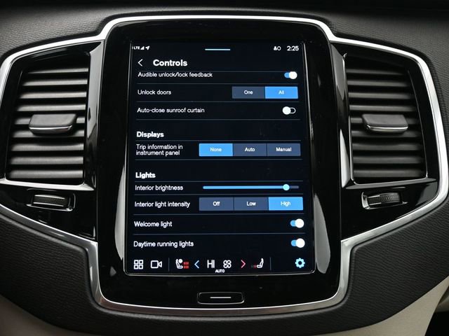 Used 2024 Volvo XC90 T8 Plus image 16